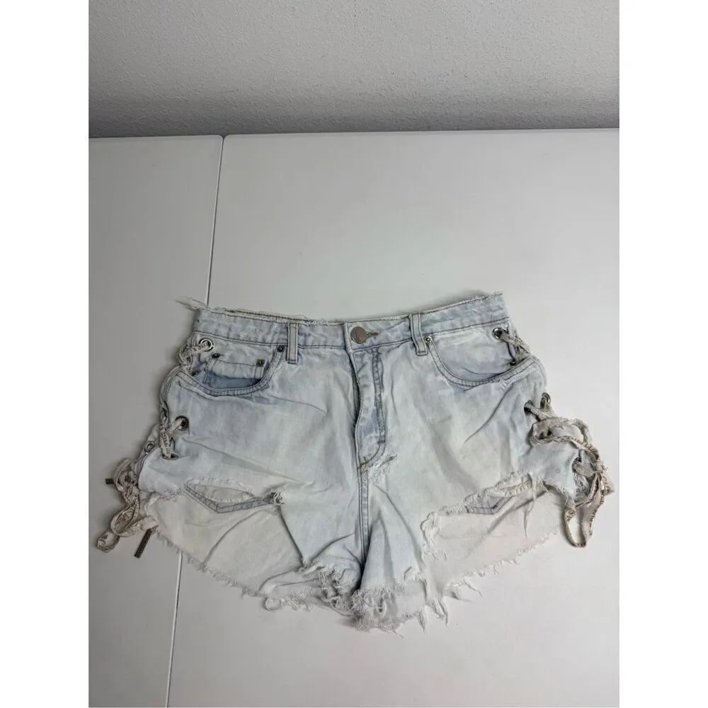 Caos Denim Distressed Ripped Short Light Wash Size 38 Brazil/ 4 US See Descripti